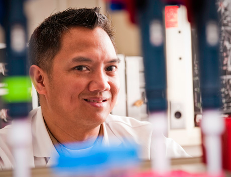 Photo of NINR IRP Deputy Clinical Director Dr. Leo Saligan in the lab